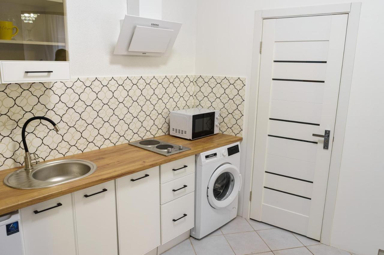 Charming Apartments In The Heart Of Lviv - Valova, Nasypna Str ภายนอก รูปภาพ